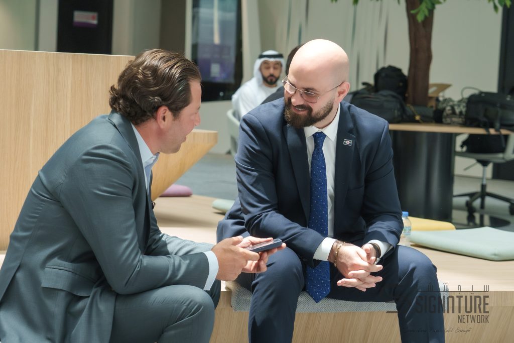 Two people talking about investment